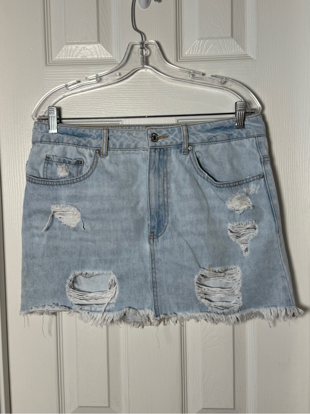 Forever 21 Light Wash Distressed Denim Mini Skirt Raw Hem Frayed Sz 31/large